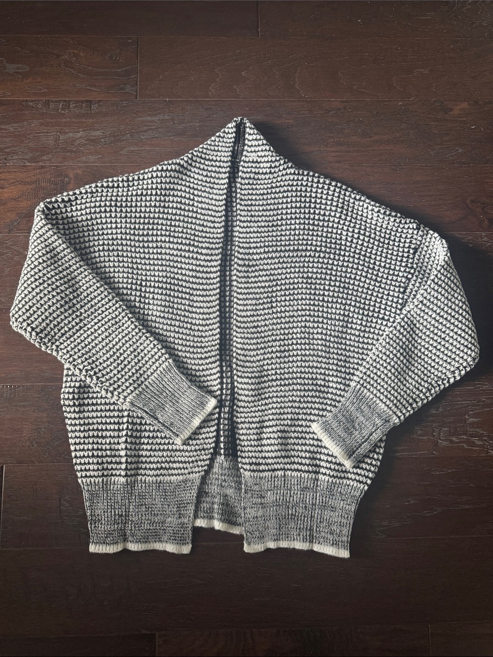 NWOT Sweater Women's Large Black/White Open-Front Knit Cardigan